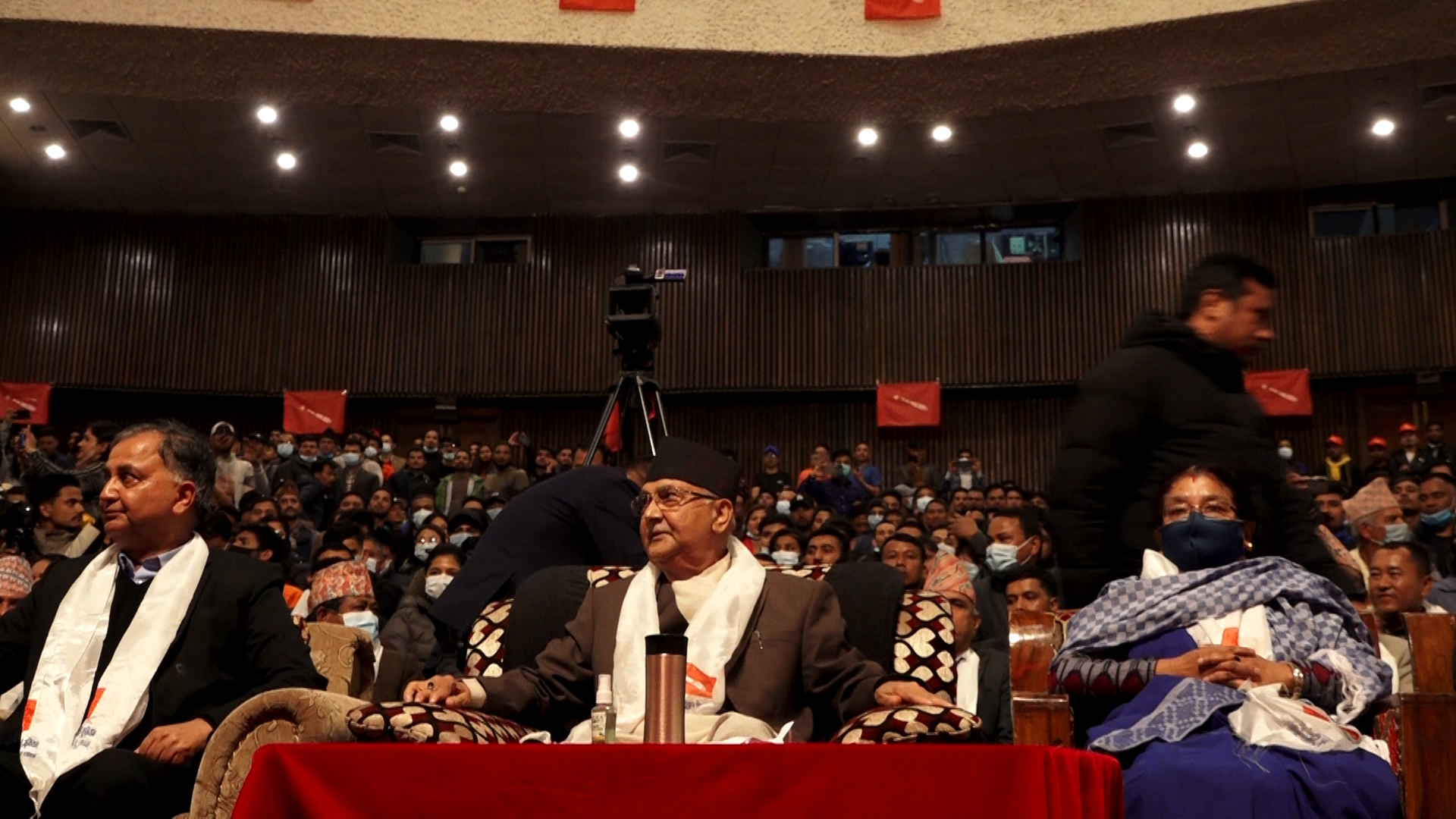 अखिल साँझमा ओ‌लीको सम्बोधन- एमाले हुँदासम्म राष्ट्रियता र लोकतन्त्रका बारेमा धन्दा मान्नु पर्दैन